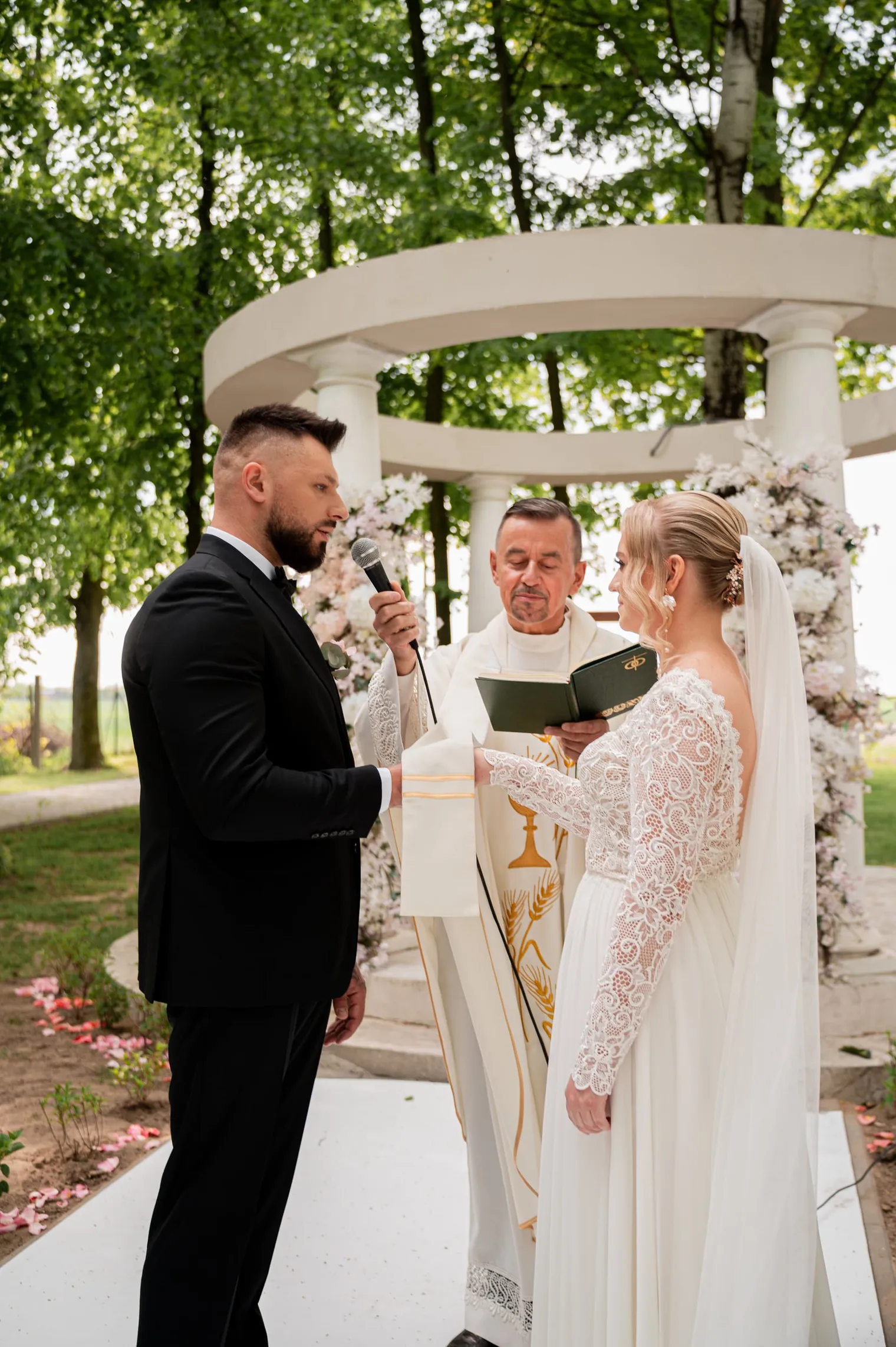 Julia i Rafał, Plenerowy kościół w Lipowym Dworze