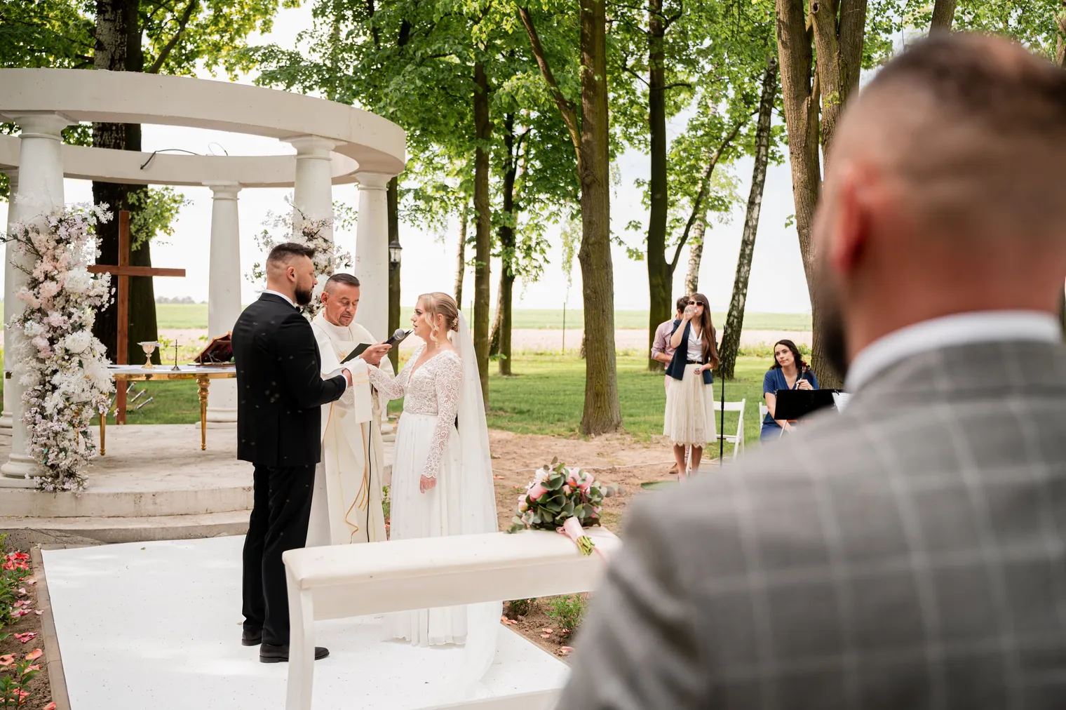 Julia i Rafał, Plenerowy kościół w Lipowym Dworze